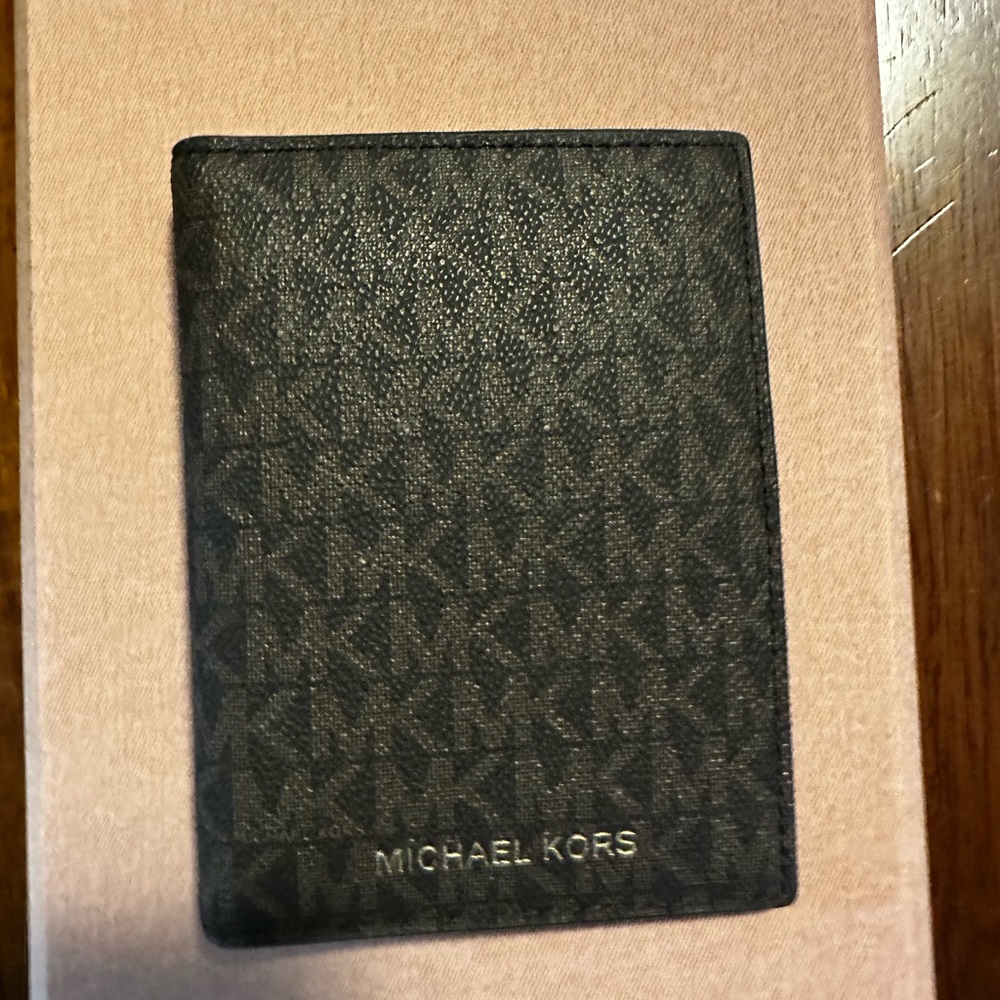 Michael Kors Jet Set Travel Wallet